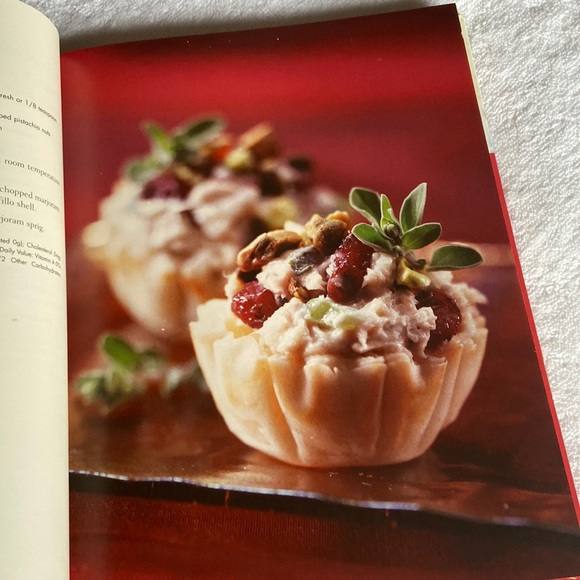 Betty Crocker Celebrate! Book,  A Year-Round Guide to Holiday Food and Fun 2004 - Picture 9 of 15